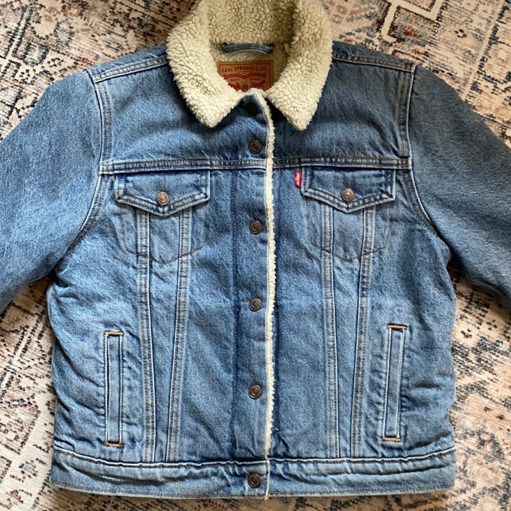 Levi's Light Blue Denim Sherpa Jacket with Cream Collar - Picture 2 of 8